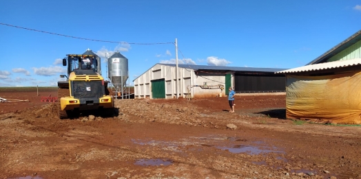 Produtores rurais de Itaipulândia são atendidos com cascalhamento em suas propriedades