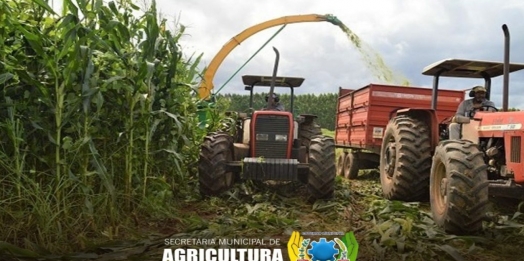Programa de São Miguel do Iguaçu continua oferecendo gratuitamente corte e transporte de silagem