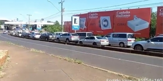 Protesto em Ciudad del Este forma fila na BR-277 em Foz do Iguaçu