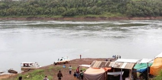 Rapaz é assassinado enquanto cruzava o Rio Paraná