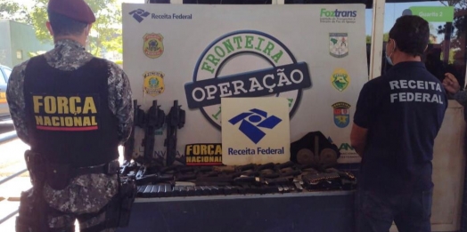 Receita Federal apreende 16 pistolas e 40 carregadores, além de munições, na Ponte Internacional da Amizade