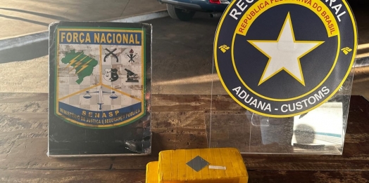Receita Federal apreende 4,2 kg de cocaína em veículo com fundo falso na Ponte Internacional da Amizade