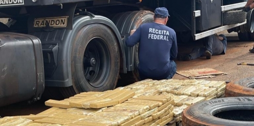 Receita Federal apreende caminhão com drogas em fundo falso em Foz do Iguaçu