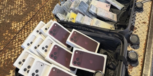 Receita Federal apreende, no Aeroporto Internacional de Foz do Iguaçu, iPhones 18 Pro Max recém-lançados