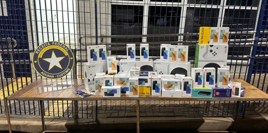 Receita Federal apreende veículo em estacionamento de um hotel