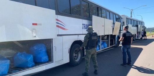 Receita Federal, BPFron e PRF retêm cinco ônibus em Santa Terezinha de Itaipu