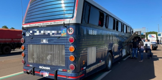 Receita Federal, com o apoio do BPFron, retém 2 ônibus com mercadorias irregulares