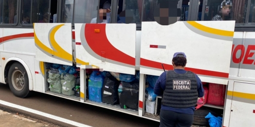 Receita Federal e BPFron retiveram dois ônibus em Santa Terezinha de Itaipu