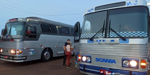 Receita Federal e Polícia Rodoviária Federal retêm dois ônibus de turismo com mercadorias estrangeiras