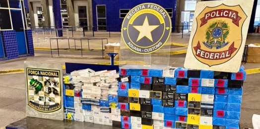 Receita Federal realiza apreensão de grande quantidade de smartphones e medicamentos na Ponte Internacional da Amizade