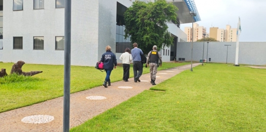 Receita Federal retém 800 ampolas de medicamentos emagrecedores com estudantes de medicina