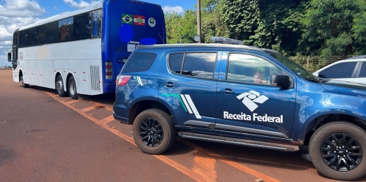 Receita Federal retém dois ônibus com mercadorias irregulares