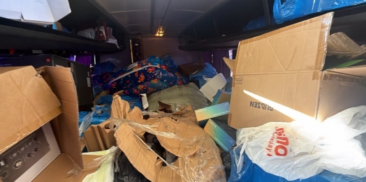 Receita Federal retém ônibus clandestino abarrotado de mercadorias na BR-277