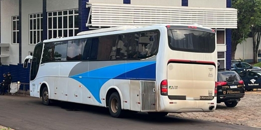 Receita Federal retém ônibus de turismo em Céu Azul