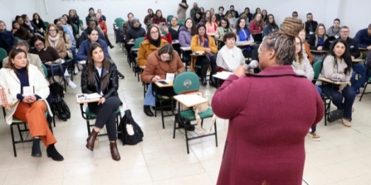 Rede de Bibliotecas do Oeste do Paraná é fortalecida com entrega de cerca de 100 kits literários