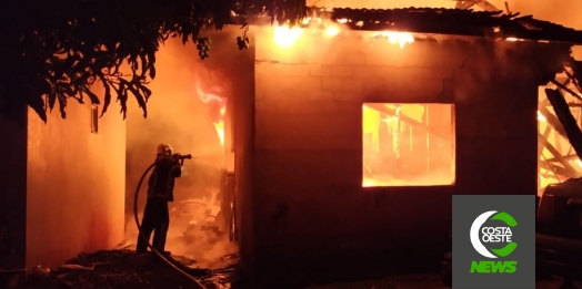 Filho coloca fogo na casa dos pais em Santa Helena e acaba preso pela Polícia Militar
