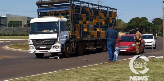 S-10 e caminhão colidem no trevo de acesso ao município de Santa Helena