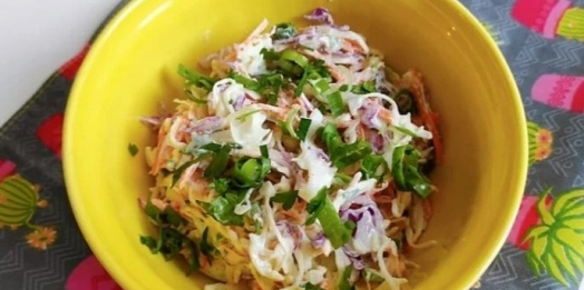 Salada de repolho com iogurte