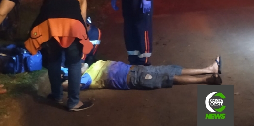 SAMU socorre ciclista após sofrer queda em via pública em Santa Helena