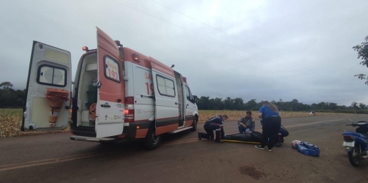 SAMU socorre mulher após queda de moto em Santa Helena