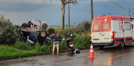 Samu socorre vítima de capotamento em Itaipulândia