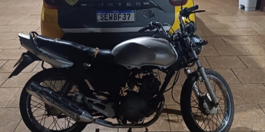 São Miguel do Iguaçu: Condutor sem CNH e moto com pendências são flagrados e veículo é apreendido