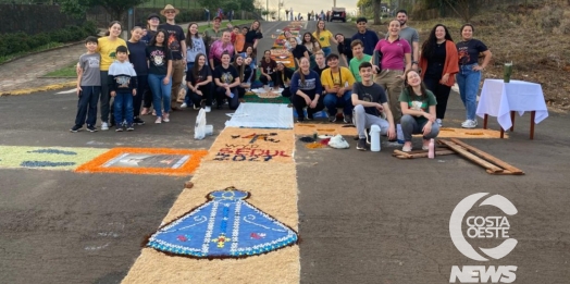 São Miguel do Iguaçu: Fieis confeccionam tapetes para celebrar Corpus Christi