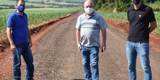 São Miguel do Iguaçu inicia aplicação de fresado de asfalto em estrada rural