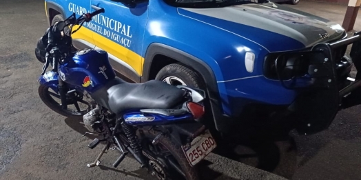 São Miguel do Iguaçu: Motociclista é preso em flagrante por manobras perigosas e uso de placa adulterada em frente a colégio