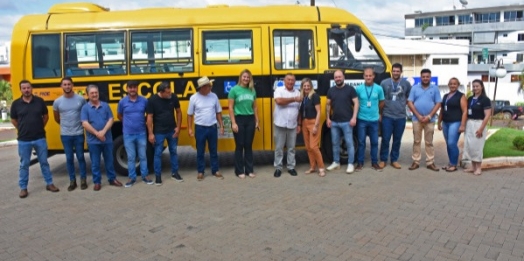 São Miguel do Iguaçu recebe ônibus novo para o transporte de estudantes do município