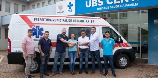 Secretaria de Saúde de Medianeira recebe nova ambulância