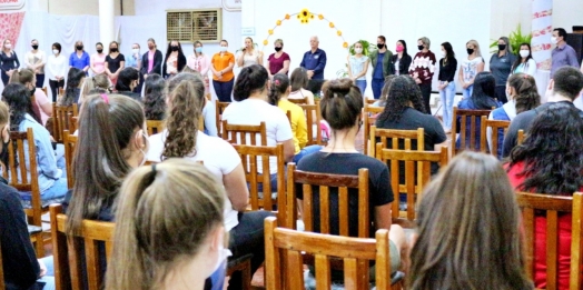Secretarias de Educação e Assistência Social de Itaipulândia promovem formação com estagiários e alunos do Jovem Aprendiz