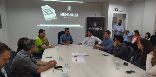 Secretário de planejamento Guto Silva faz visita à Medianeira