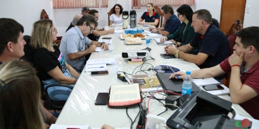 Secretários Municipais analisam questões financeiras visando planejamento até o fim do ano em Missal