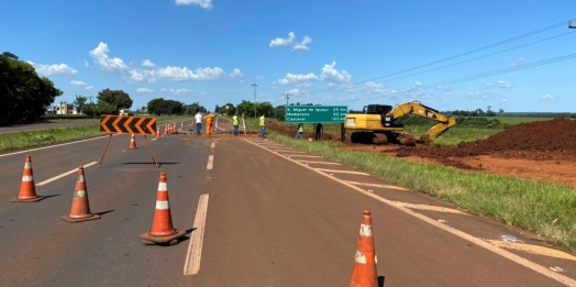 Serviços de drenagem é realizado na BR-277, em Santa Terezinha de Itaipu