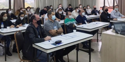 Servidores de SMI participaram de capacitação sobre o novo regime das licitações e contratos administrativos