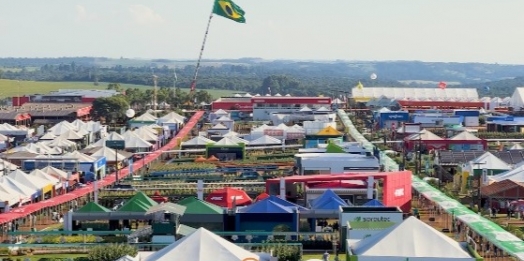 Show Rural alcança R$ 5 bilhões em negócios e Ratinho Jr. anuncia tratores movidos a biometano