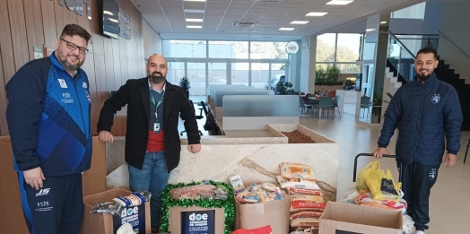 Sicoob e Foz Cataratas recolhem alimentos em ação que alia esporte e solidariedade