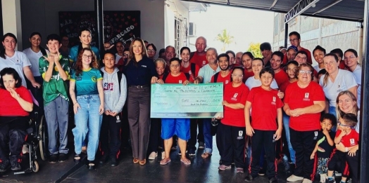 Sicoob realiza doação para a Pestalozzi e entrega premiação a cooperado em São Miguel do Iguaçu