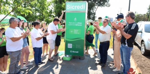 Sicredi entrega Estação de hidratação no Lago Municipal em Missal