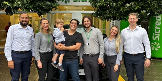Sicredi entrega o primeiro veículo sustentável em São Miguel do Iguaçu