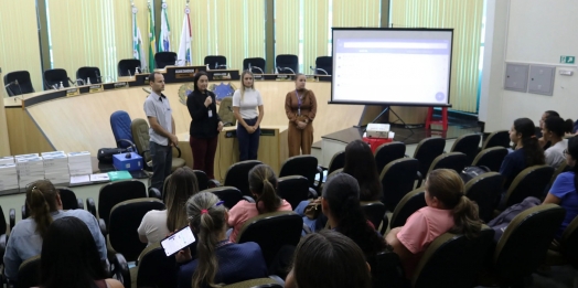 SMI: Governo municipal entrega 57 tablets para agentes comunitárias de saúde e fortalece atendimento na atenção primária