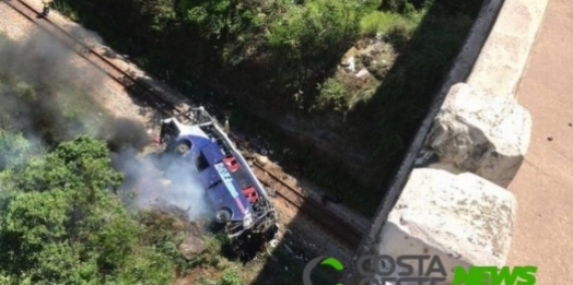 Sobe para 18 o número de mortos em acidente com ônibus em Minas