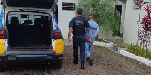 Suspeito de reincidência em furtos é detido por funcionários e conduzido pela Guarda Municipal à Delegacia
