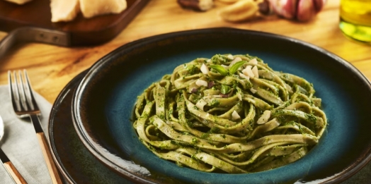 Talharim de Espinafre ao Molho Pesto de Rúcula