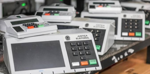 Tempestade não impede votação em São Miguel do Iguaçu, e Justiça Eleitoral reforça que urnas funcionam sem luz