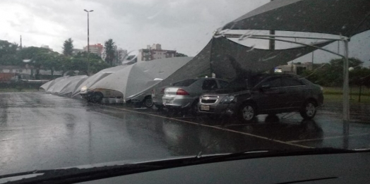 Temporal é registrado em Medianeira na tarde desta quarta-feira (10); vídeos