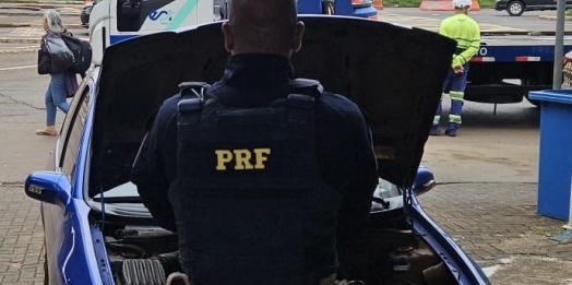 BR 277: Tentativa de assalto termina com carro recuperado e duas pessoas feridas em acidente