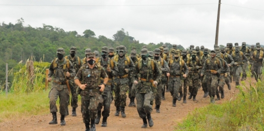 Tiro de Guerra 05-018 realiza manobra militar