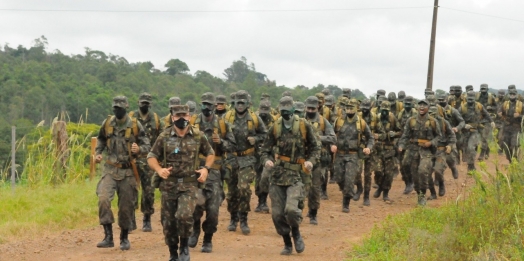 Tiro de Guerra 05-018 realiza manobra militar